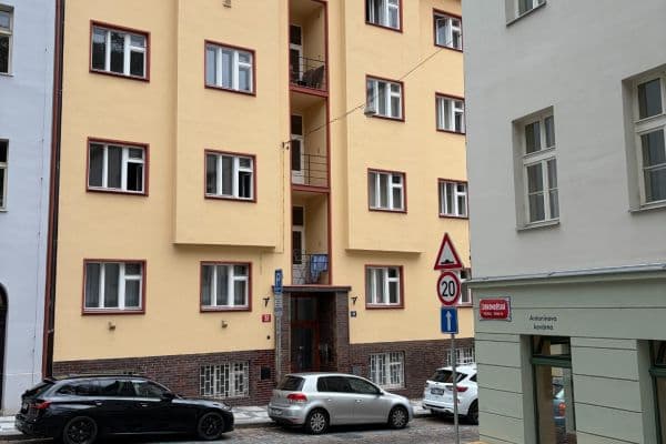 Prenájom bytu 2-izbový 44 m², Košická, Praha Prenájom bytu 2-izbový 44 m², Košická, Praha