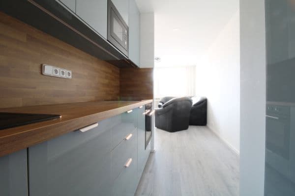 Prenájom bytu 3-izbový 56 m², Řešovská, Praha Prenájom bytu 3-izbový 56 m², Řešovská, Praha