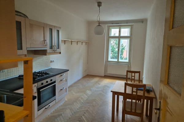 Prenájom bytu 2-izbový 48 m², Čajkovského, Praha Prenájom bytu 2-izbový 48 m², Čajkovského, Praha