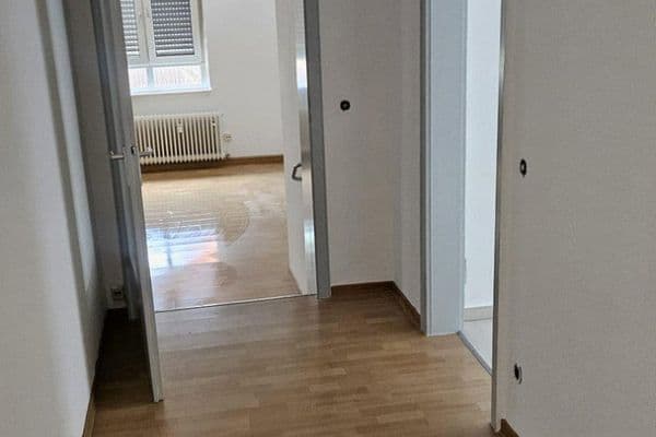 Prenájom bytu 3-izbový 93 m², Karlsruhe, Bádensko-Wurttembersko Prenájom bytu 3-izbový 93 m², Karlsruhe, Bádensko-Wurttembersko