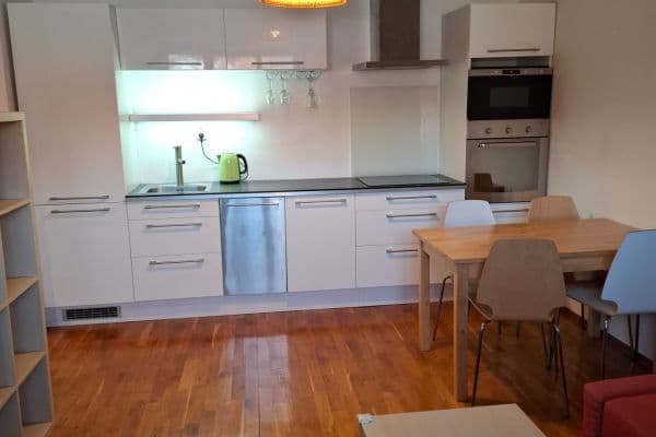 Prenájom bytu 2-izbový 42 m², Na Mlejnku, Praha Prenájom bytu 2-izbový 42 m², Na Mlejnku, Praha