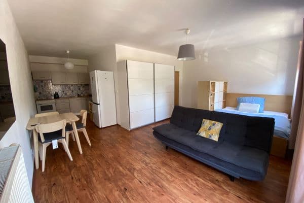 Prenájom bytu 1-izbový 38 m², Topělecká, Písek Prenájom bytu 1-izbový 38 m², Topělecká, Písek