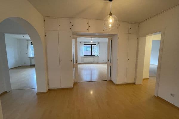 Prenájom bytu 4-izbový 120 m², Wiesenau 21, Frankfurt am Main, Hesensko Prenájom bytu 4-izbový 120 m², Wiesenau 21, Frankfurt am Main, Hesensko
