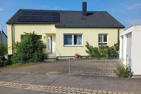 Predaj domu 181 m², pozemok 670 m², Ahornweg 5, Memmelsdorf Predaj domu 181 m², pozemok 670 m², Ahornweg 5, Memmelsdorf