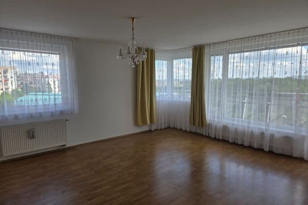 Prenájom bytu 3-izbový 89 m², Symfonická, Praha Prenájom bytu 3-izbový 89 m², Symfonická, Praha