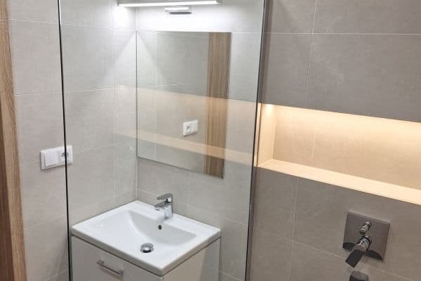 Prenájom bytu 2-izbový 57 m², Javorová, Zlín Prenájom bytu 2-izbový 57 m², Javorová, Zlín