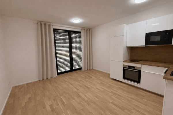 Prenájom bytu 1-izbový 34 m², Roháčova, Praha Prenájom bytu 1-izbový 34 m², Roháčova, Praha