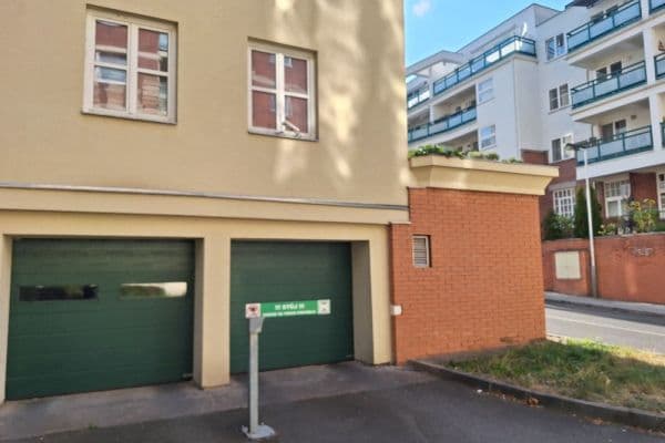Prenájom garáže 15 m², Pod Parukářkou, Praha Prenájom garáže 15 m², Pod Parukářkou, Praha