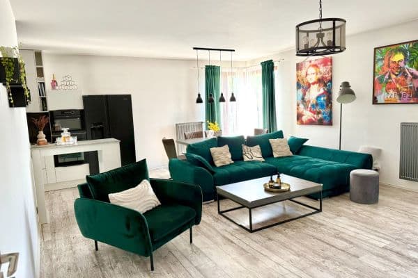 Predaj bytu 3-izbový 110 m², Lomená, Zbuzany Predaj bytu 3-izbový 110 m², Lomená, Zbuzany