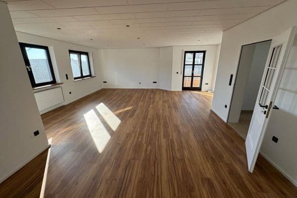 Prenájom bytu 3-izbový 115 m², Hepberg, Bavorsko Prenájom bytu 3-izbový 115 m², Hepberg, Bavorsko
