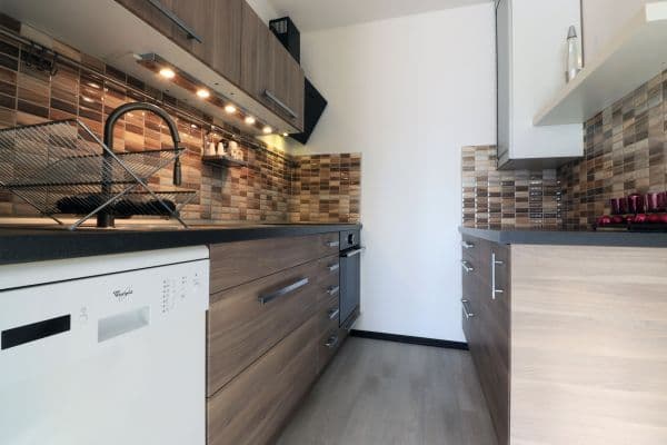 Prenájom bytu 2-izbový 43 m², Tovární, Beroun Prenájom bytu 2-izbový 43 m², Tovární, Beroun