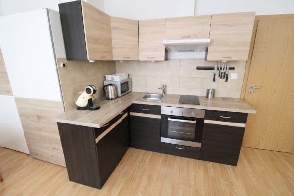 Prenájom bytu 1-izbový 32 m², Ječná, Hostivice Prenájom bytu 1-izbový 32 m², Ječná, Hostivice
