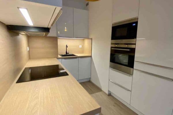 Prenájom bytu 2-izbový 64 m², K Metru, Prague Prenájom bytu 2-izbový 64 m², K Metru, Prague