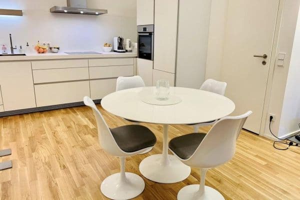 Prenájom bytu 2-izbový 70 m², Frankfurt Prenájom bytu 2-izbový 70 m², Frankfurt