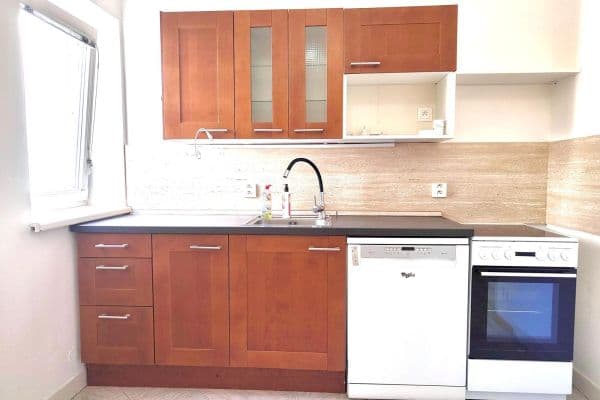 Prenájom bytu 3-izbový 61 m², Pod Karlovarskou silnicí, Praha Prenájom bytu 3-izbový 61 m², Pod Karlovarskou silnicí, Praha