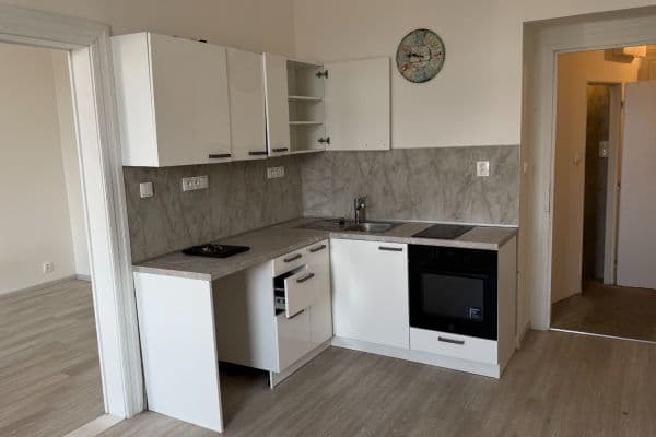 Prenájom bytu 2-izbový 42 m², Heydukova, Praha Prenájom bytu 2-izbový 42 m², Heydukova, Praha