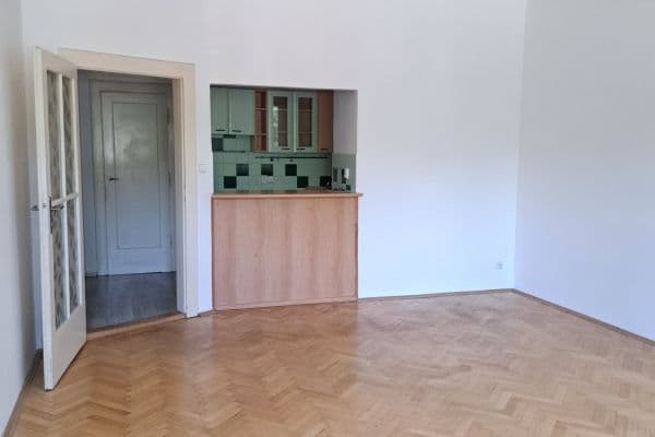 Prenájom bytu 3-izbový 86 m², Vinohradská, Praha Prenájom bytu 3-izbový 86 m², Vinohradská, Praha