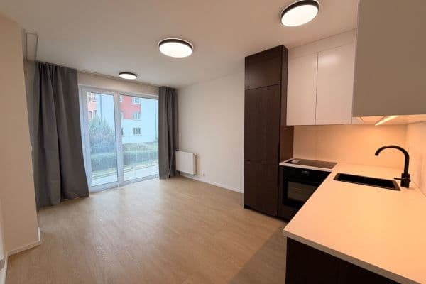 Prenájom bytu 2-izbový 35 m², Na Střezině, Hradec Králové Prenájom bytu 2-izbový 35 m², Na Střezině, Hradec Králové