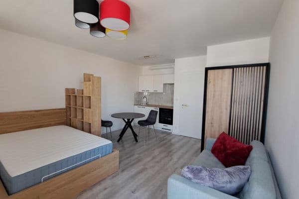 Prenájom bytu 1-izbový 39 m², Stočesova, Praha Prenájom bytu 1-izbový 39 m², Stočesova, Praha