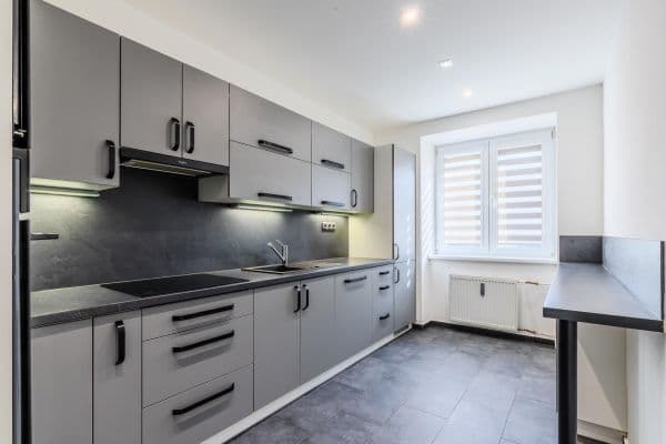 Prenájom bytu 2-izbový 67 m², gen. Píky, Kladno Prenájom bytu 2-izbový 67 m², gen. Píky, Kladno