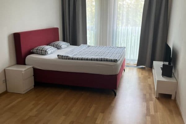 Prenájom bytu 1-izbový 36 m², Olšanská, Praha Prenájom bytu 1-izbový 36 m², Olšanská, Praha
