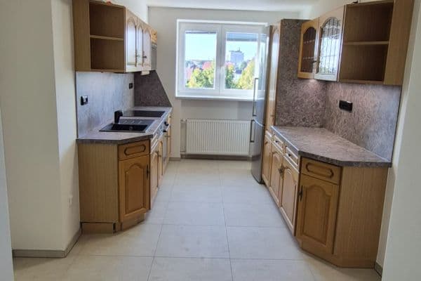 Prenájom bytu 3-izbový 69 m², Labská kotlina, Hradec Králové Prenájom bytu 3-izbový 69 m², Labská kotlina, Hradec Králové
