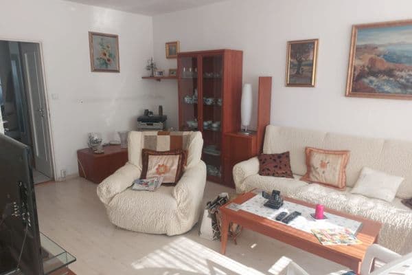 Predaj bytu 3-izbový 77 m², Travná, Praha Predaj bytu 3-izbový 77 m², Travná, Praha