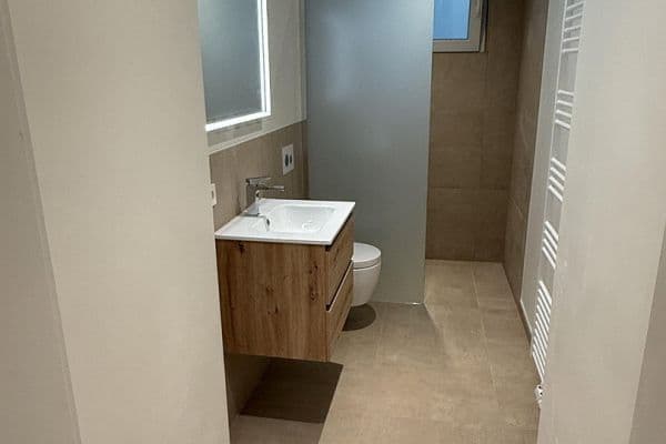 Prenájom bytu 4-izbový 90 m², Saarbrücken, Sársko Prenájom bytu 4-izbový 90 m², Saarbrücken, Sársko