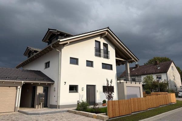 Prenájom bytu 4-izbový 188 m², Enthammerstr. 7, Grafing, Bavorsko Prenájom bytu 4-izbový 188 m², Enthammerstr. 7, Grafing, Bavorsko