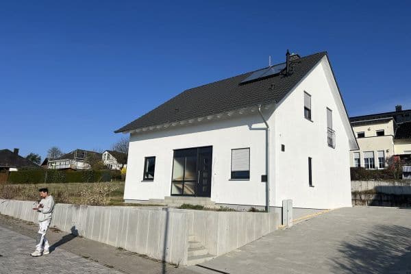 Predaj domu 200 m², pozemok 555 m², Niederkleener Strasse 27, Langgöns Oberkleen Predaj domu 200 m², pozemok 555 m², Niederkleener Strasse 27, Langgöns Oberkleen