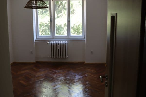 Prenájom bytu 3-izbový 54 m², Hradební, Hradec Králové Prenájom bytu 3-izbový 54 m², Hradební, Hradec Králové
