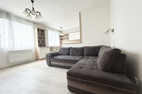 Prenájom bytu 3-izbový 56 m², Ostravská, Kladno Prenájom bytu 3-izbový 56 m², Ostravská, Kladno