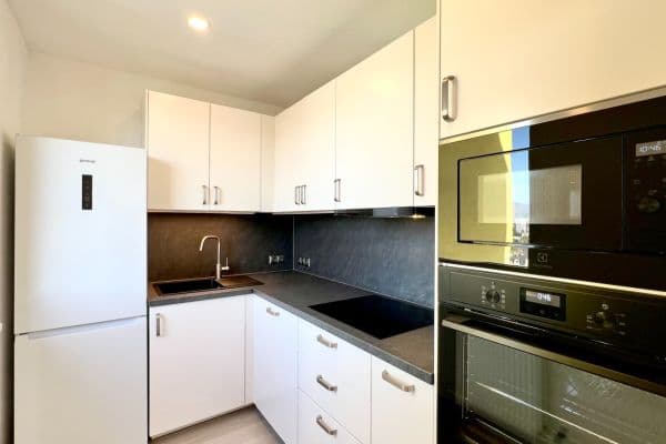 Prenájom bytu 2-izbový 39 m², Bezová, Liberec Prenájom bytu 2-izbový 39 m², Bezová, Liberec