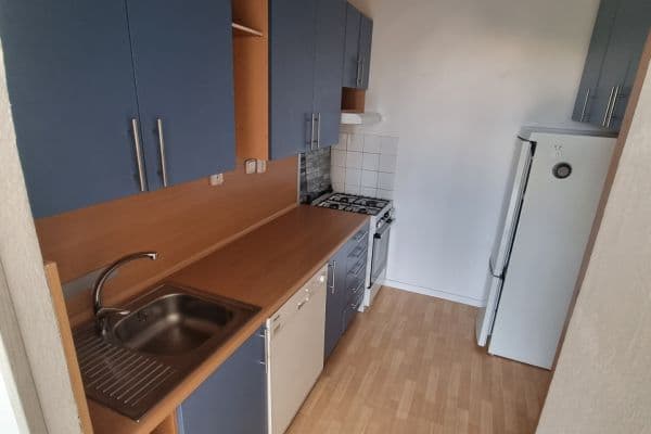 Prenájom bytu 3-izbový 63 m², Hněvkovského, Praha Prenájom bytu 3-izbový 63 m², Hněvkovského, Praha