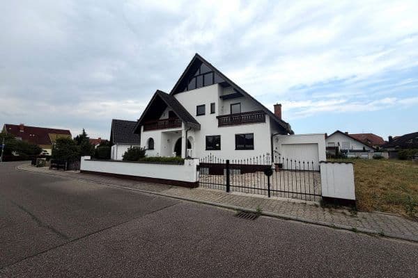 Predaj domu 220 m², pozemok 573 m², Kirchfeldring 21, Altlußheim Predaj domu 220 m², pozemok 573 m², Kirchfeldring 21, Altlußheim