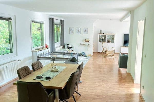 Prenájom bytu 3-izbový 165 m², Moselstraße 9, Duisburg Prenájom bytu 3-izbový 165 m², Moselstraße 9, Duisburg