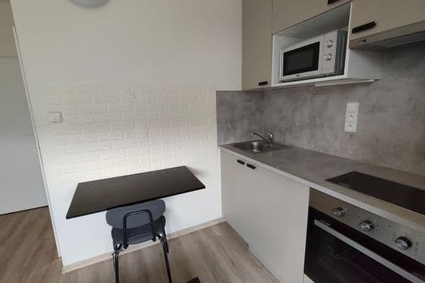 Prenájom bytu Garsoniéra 15 m², Jasmínová, Praha Prenájom bytu Garsoniéra 15 m², Jasmínová, Praha