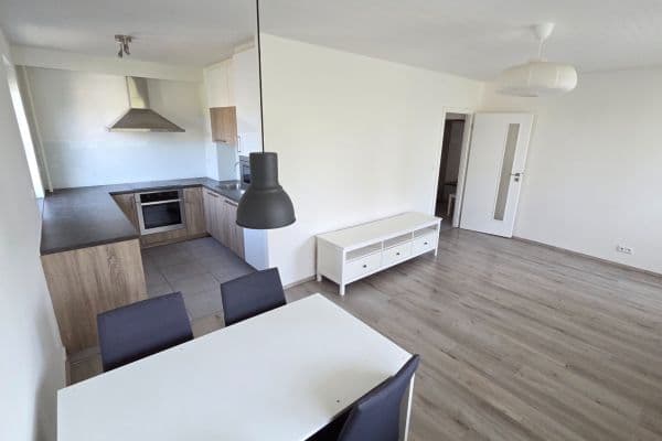 Prenájom bytu 3-izbový 66 m², Habrová, Praha Prenájom bytu 3-izbový 66 m², Habrová, Praha