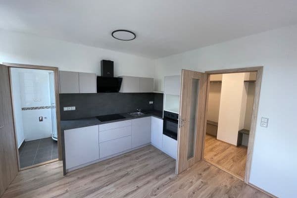 Prenájom bytu 2-izbový 60 m², Palackého, Znojmo, Jihomoravský kraj Prenájom bytu 2-izbový 60 m², Palackého, Znojmo, Jihomoravský kraj