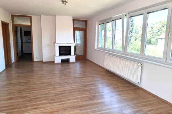Prenájom bytu 4-izbový 155 m², Medkova, Praha Prenájom bytu 4-izbový 155 m², Medkova, Praha