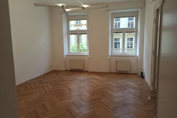 Prenájom bytu 3-izbový 90 m², Budečská, Praha Prenájom bytu 3-izbový 90 m², Budečská, Praha