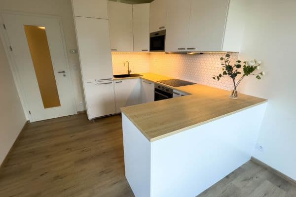 Prenájom bytu 3-izbový 71 m², K Metru, Praha Prenájom bytu 3-izbový 71 m², K Metru, Praha