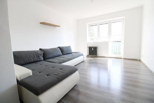 Prenájom bytu 2-izbový 54 m², Jaroslava Foglara, Kladno Prenájom bytu 2-izbový 54 m², Jaroslava Foglara, Kladno