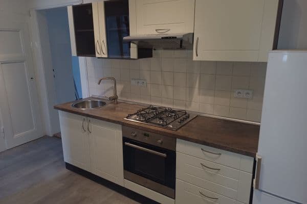 Prenájom bytu 2-izbový 48 m², Madridská, Praha Prenájom bytu 2-izbový 48 m², Madridská, Praha
