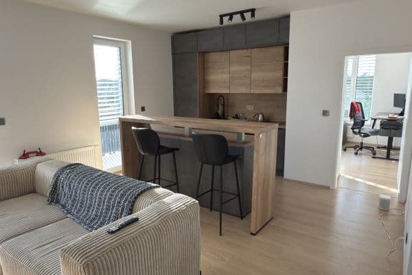 Prenájom bytu 4-izbový 90 m², Bohumila Landy, Kladno Prenájom bytu 4-izbový 90 m², Bohumila Landy, Kladno