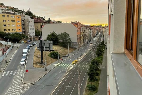 Prenájom bytu 2-izbový 42 m², Plzeňská, Praha Prenájom bytu 2-izbový 42 m², Plzeňská, Praha