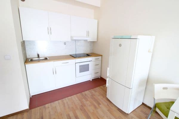 Prenájom bytu 2-izbový 41 m², Komenského, Šestajovice Prenájom bytu 2-izbový 41 m², Komenského, Šestajovice