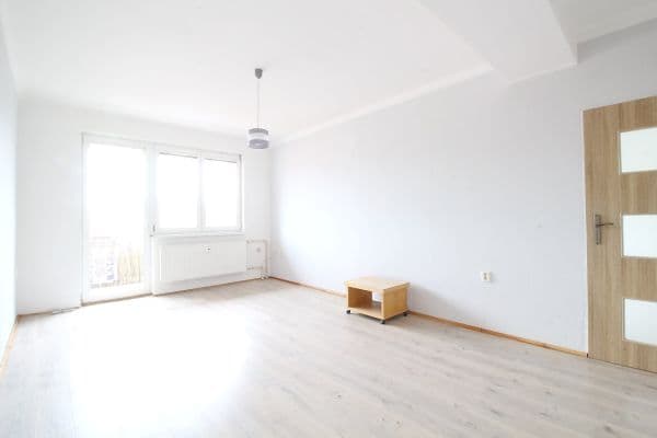 Prenájom bytu 3-izbový 74 m², Žižkova, Votice Prenájom bytu 3-izbový 74 m², Žižkova, Votice