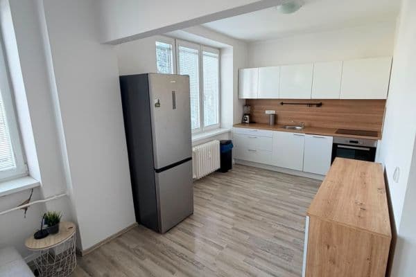 Prenájom bytu 2-izbový 56 m², Škroupova, Hradec Králové Prenájom bytu 2-izbový 56 m², Škroupova, Hradec Králové