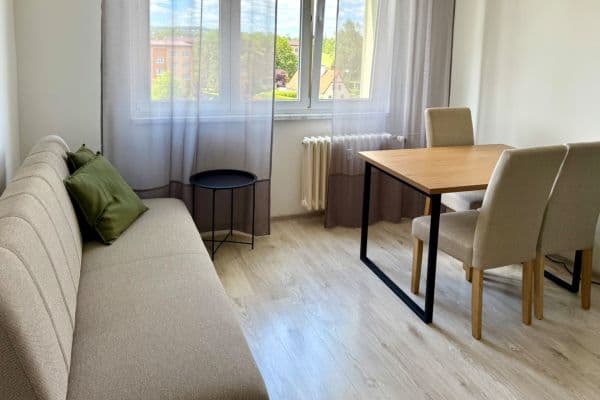 Prenájom bytu 2-izbový 39 m², Dvořákova, Karlovy Vary Prenájom bytu 2-izbový 39 m², Dvořákova, Karlovy Vary